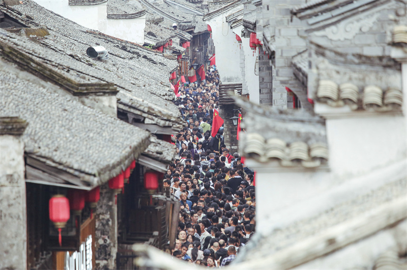 人潮涌动.jpg