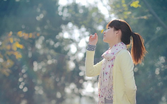 用Photoshop美化气质美女外景照片