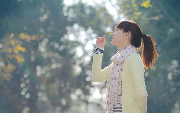 用Photoshop美化气质美女外景照片