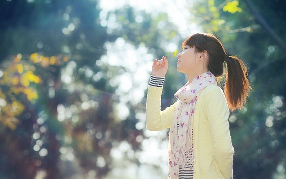 用Photoshop美化气质美女外景照片