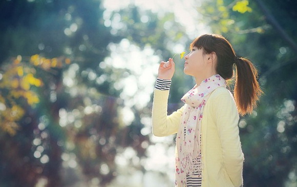 用Photoshop美化气质美女外景照片