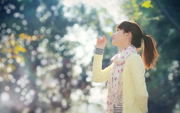 用Photoshop美化气质美女外景照片